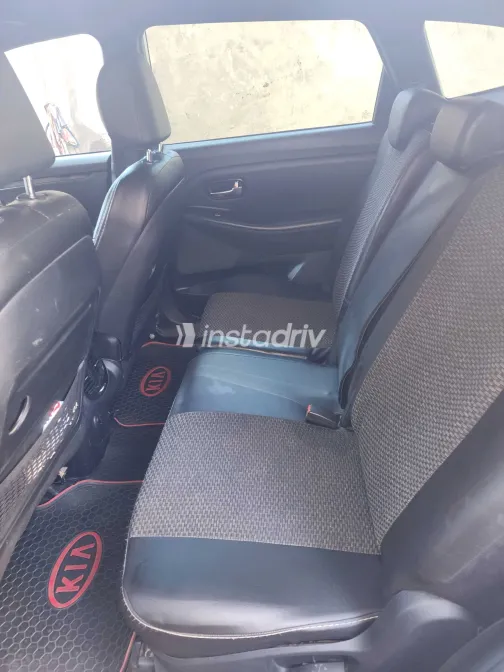 كيا كارينز 2017 أبيض مستعملة للبيع - 5