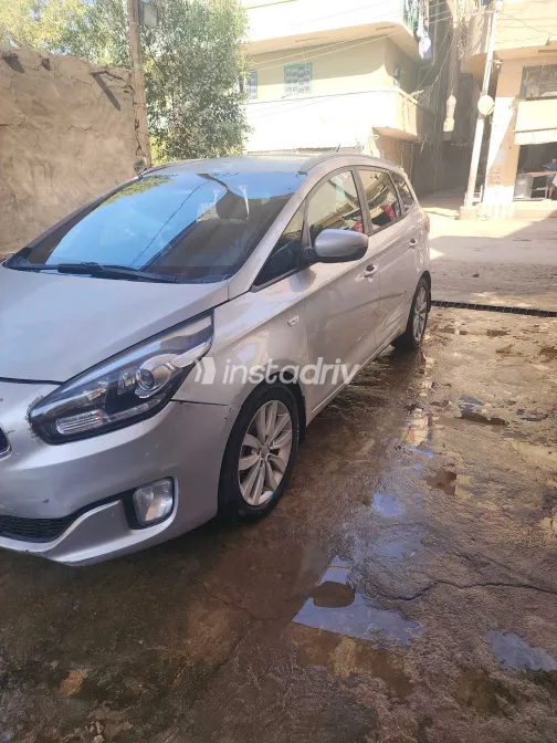 كيا كارينز 2017 أبيض مستعملة للبيع - 7