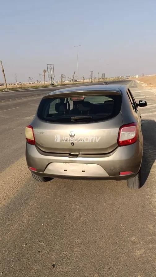 رينو سانديرو 2016 أبيض مستعملة للبيع - 9