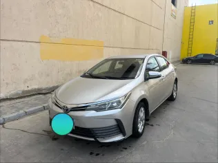 تويوتا كورولا 2017 أبيض مستعملة للبيع
