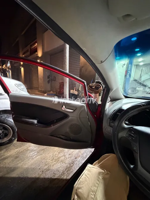 كيا سيراتو 2016 أبيض مستعملة للبيع - 2