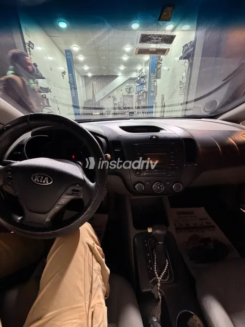 كيا سيراتو 2016 أبيض مستعملة للبيع - 4