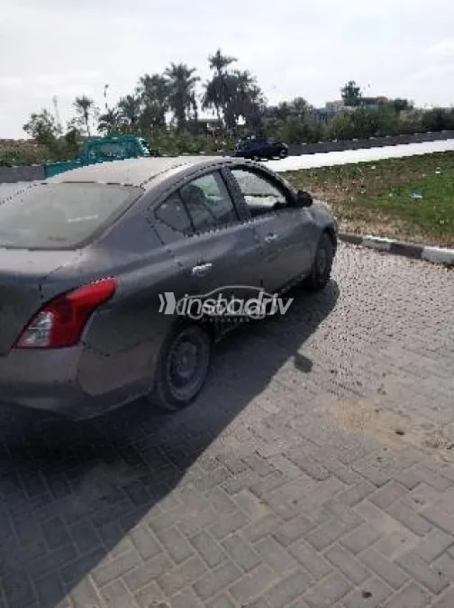 نيسان صنى 2013 رمادي مستعملة للبيع - 4