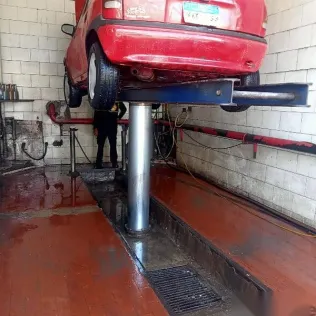 اوبل كورسا 1995 أحمر مستعملة للبيع