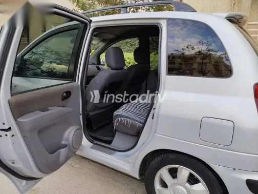 هيونداي ماتريكس 2004 فضي مستعملة للبيع - 6