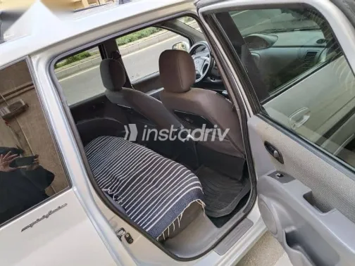 هيونداي ماتريكس 2004 فضي مستعملة للبيع - 8