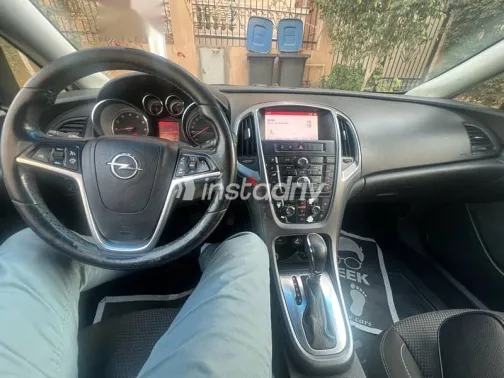 اوبل أسترا 2017 رمادي مستعملة للبيع - 4