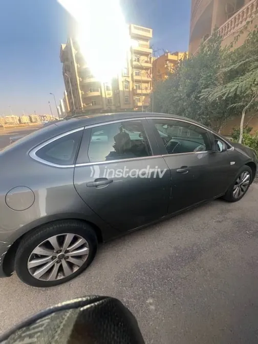 اوبل أسترا 2017 رمادي مستعملة للبيع - 10