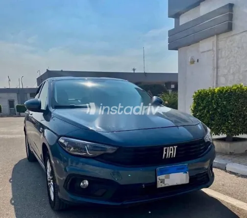 فيات تيبو 2022 أزرق غامق مستعملة للبيع - 1