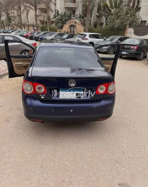 فولكس فاغن جيتا 2009 أزرق غامق مستعملة للبيع - 7