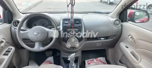 نيسان صنى 2014 أحمر مستعملة للبيع - 8