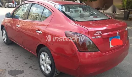 نيسان صنى 2014 أحمر مستعملة للبيع - 9
