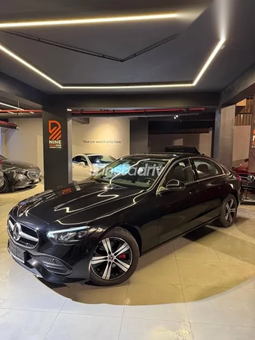 مرسيدس C 180 2023 أسود مستعملة للبيع - 1