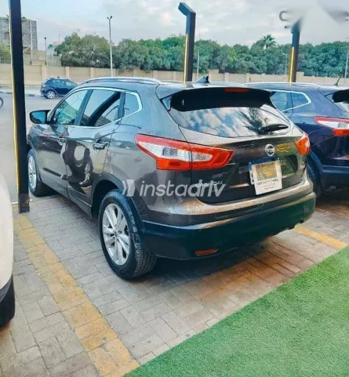 نيسان قشقاي 2017 بني مستعملة للبيع - 4