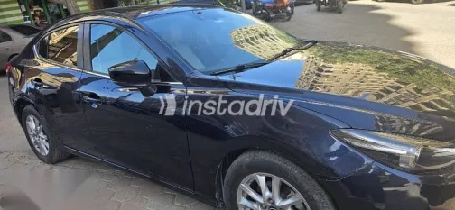 مازدا 3 2019 أزرق غامق مستعملة للبيع - 1