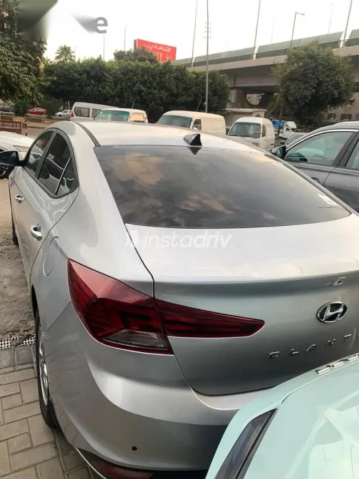 هيونداي إلنترا 2026 فضي جديدة للبيع - 5