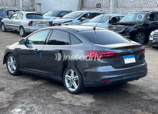 فورد فوكس 2015 فضي مستعملة للبيع - 2