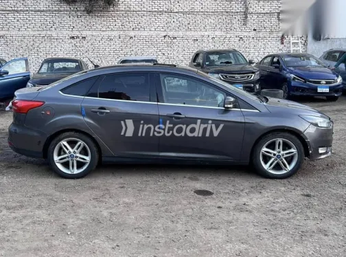 فورد فوكس 2015 فضي مستعملة للبيع - 4