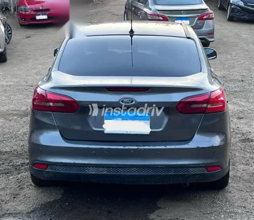 فورد فوكس 2015 فضي مستعملة للبيع - 9