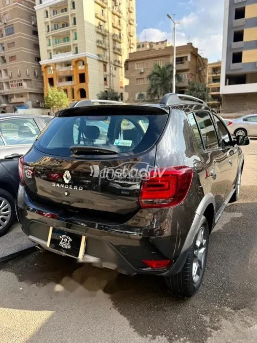 رينو سانديرو  ( ستيب  واى ) 2022 أسود مستعملة للبيع - 5