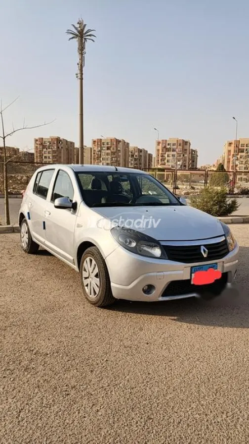 رينو سانديرو 2012 فضي مستعملة للبيع - 3