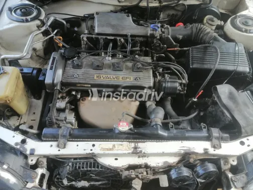 تويوتا كورولا 1998 أبيض مستعملة للبيع - 1