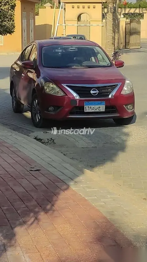 نيسان صنى 2019 أحمر مستعملة للبيع - 1