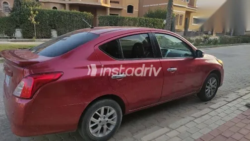 نيسان صنى 2019 أحمر مستعملة للبيع - 2