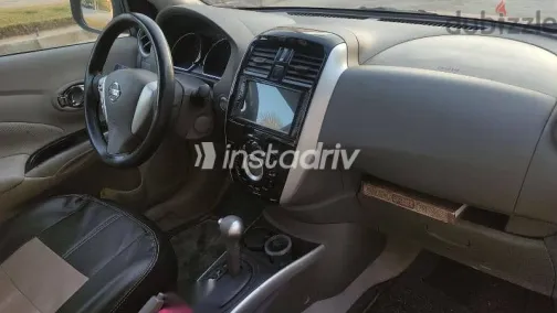 نيسان صنى 2019 أحمر مستعملة للبيع - 3