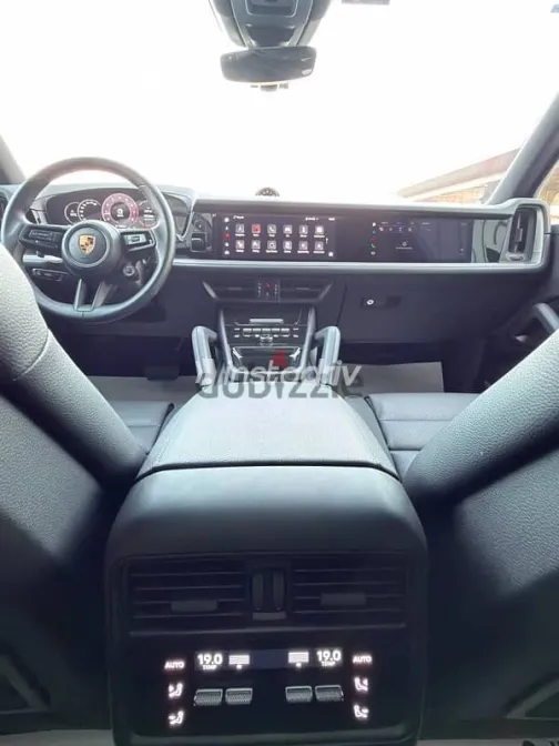 بورش كايين 2024 أسود مستعملة للبيع - 4