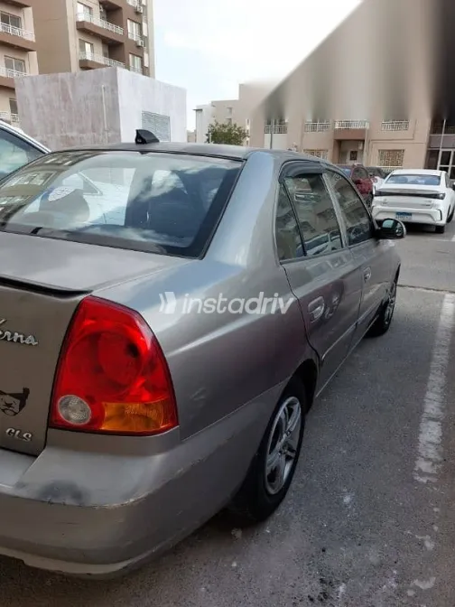 هيونداي فيرنا 2013 ذهبي مستعملة للبيع - 2