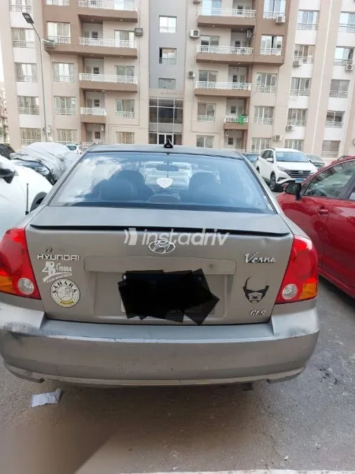 هيونداي فيرنا 2013 ذهبي مستعملة للبيع - 4