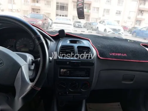 هيونداي فيرنا 2013 ذهبي مستعملة للبيع - 7