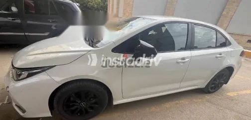 تويوتا كورولا 2020 أبيض مستعملة للبيع - 4