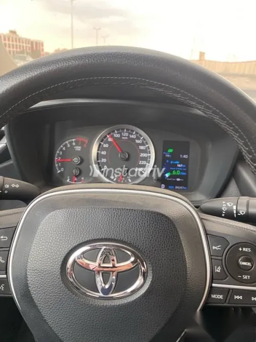 تويوتا كورولا 2020 أبيض مستعملة للبيع - 5