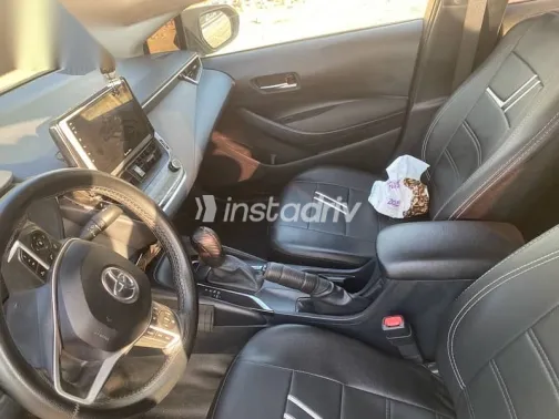 تويوتا كورولا 2020 أبيض مستعملة للبيع - 8