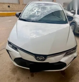 تويوتا كورولا 2020 أبيض مستعملة للبيع