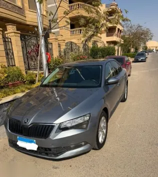 سكودا سوبيرب 2019 رمادي مستعملة للبيع