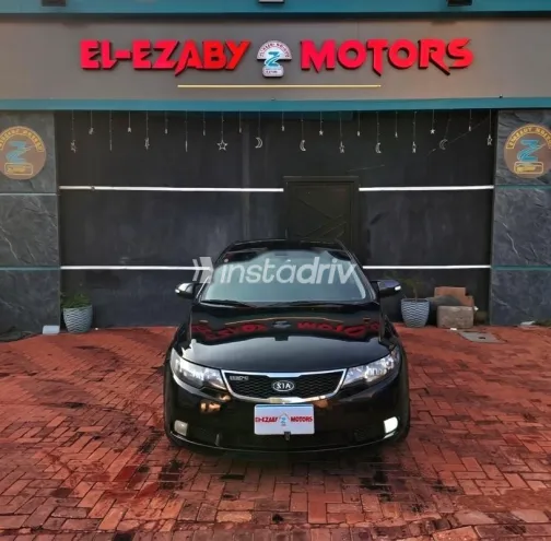 كيا سيراتو 2010 أسود مستعملة للبيع - 2