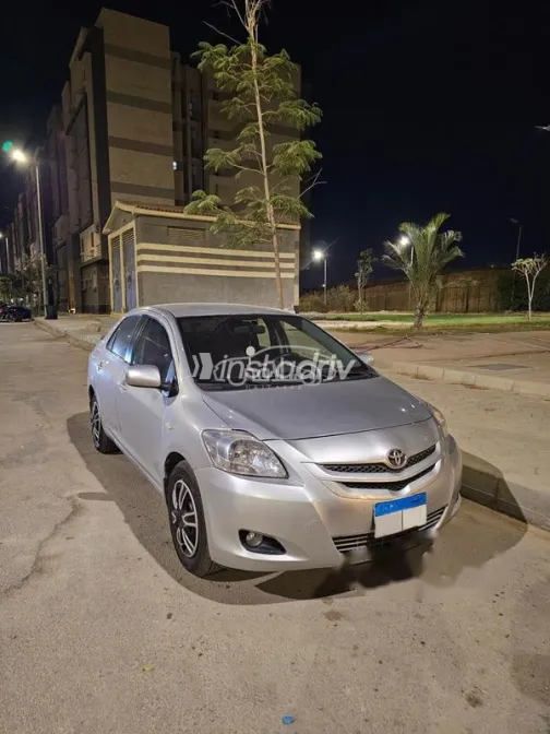 تويوتا ياريس 2007 فضي مستعملة للبيع - 2