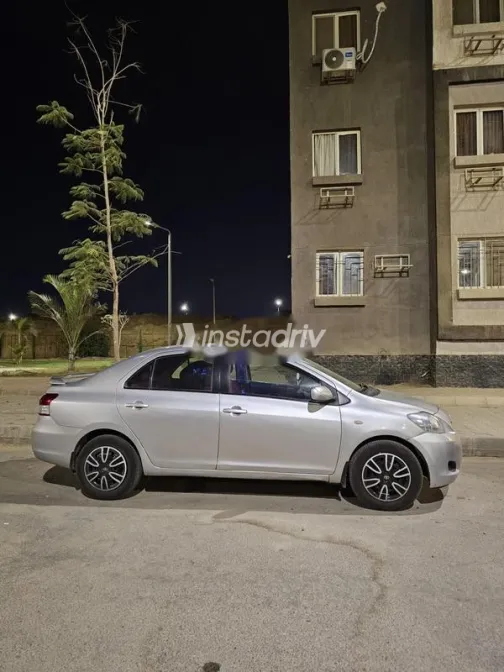 تويوتا ياريس 2007 فضي مستعملة للبيع - 4