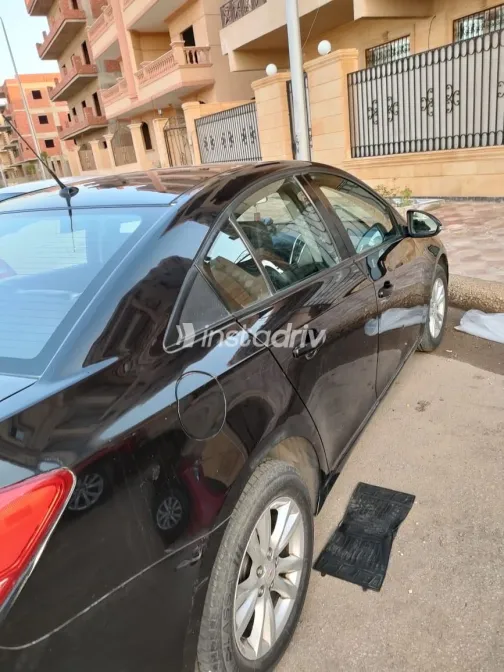 شيفروليه كروز 2015 أبيض مستعملة للبيع - 3