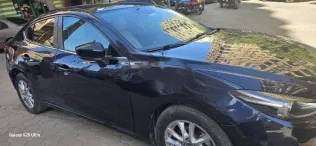 مازدا 3 2019 أزرق غامق مستعملة للبيع