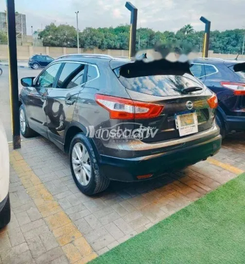 نيسان قشقاي 2017 بني مستعملة للبيع - 4