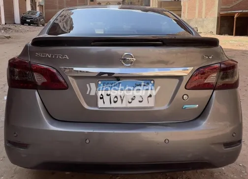 Nissan Sentra 2017 Gray Used for Sale - 2