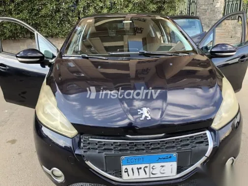 بيجو 208 2015 أسود مستعملة للبيع - 6