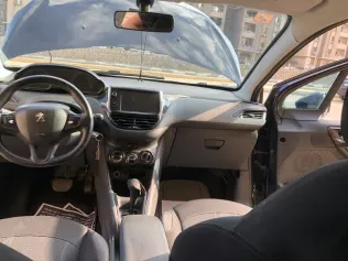 بيجو 208 2015 أسود مستعملة للبيع