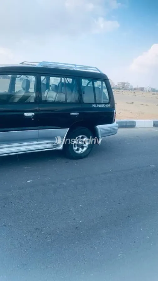 ميتسوبيشي باجيرو 1999 رمادي مستعملة للبيع - 3