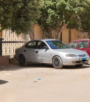 هيونداي إلنترا 1996 رمادي مستعملة للبيع