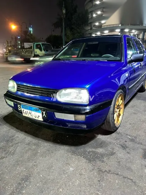 فولكس فاغن جولف 1992 أزرق غامق مستعملة للبيع - 1